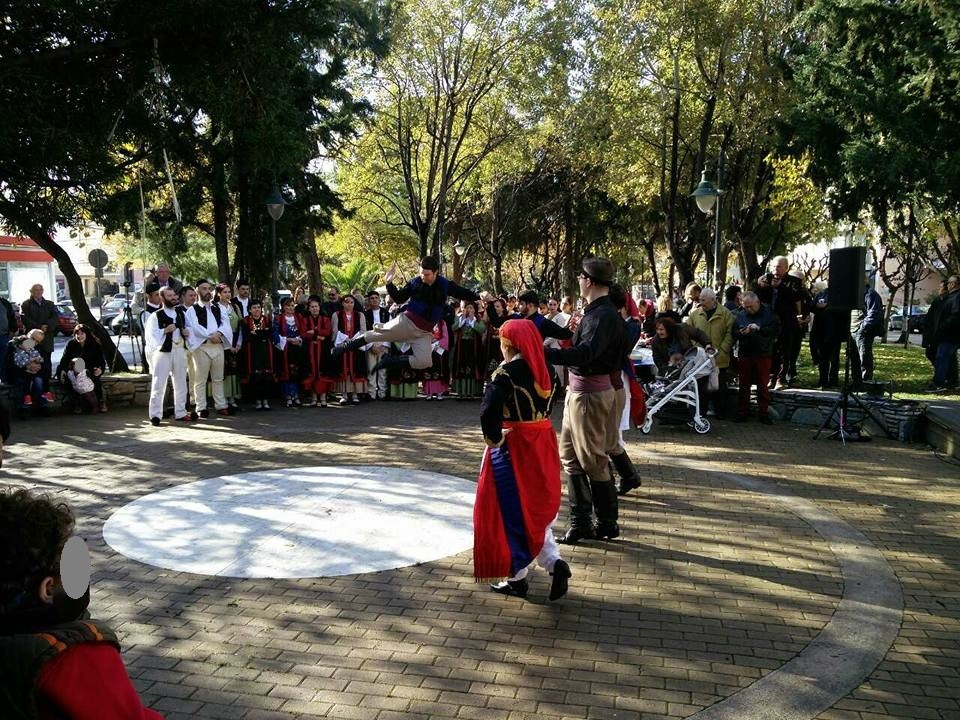 Η Χριστουγεννιάτικη ατμόσφαιρα έκανε την εμφάνισή της και στο Πάρκο Καραολή & Δημητρίου!