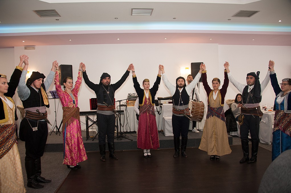 Με μεγάλη επιτυχία πραγματοποιήθηκε ο χριστουγεννιάτικος χορός του Συλλόγου Ποντίων Καρέα