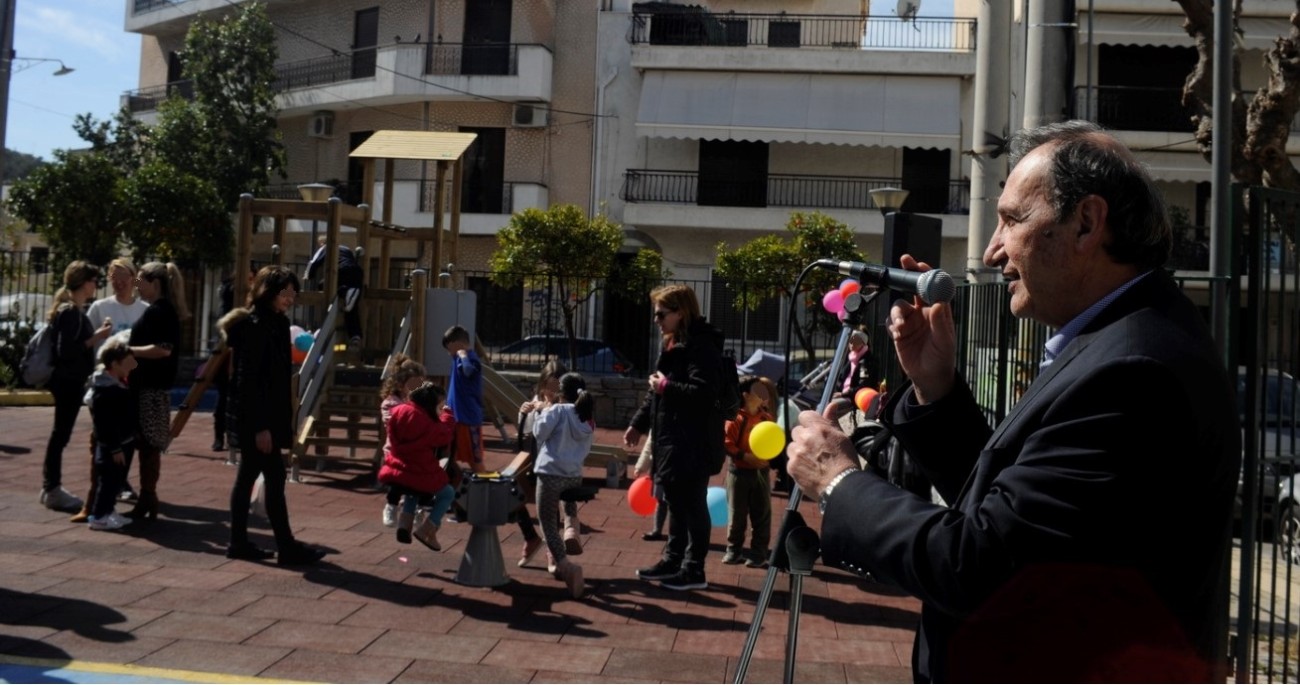 Σε γιορτινή ατμόσφαιρα παραδόθηκε η 10η κατά σειρά Παιδική Χαρά στην Πλατεία Γράμμου