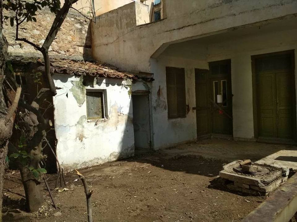 Καθαρισμός εγκαταλελειμμένου σπιτιού στο Δήμο Βύρωνα