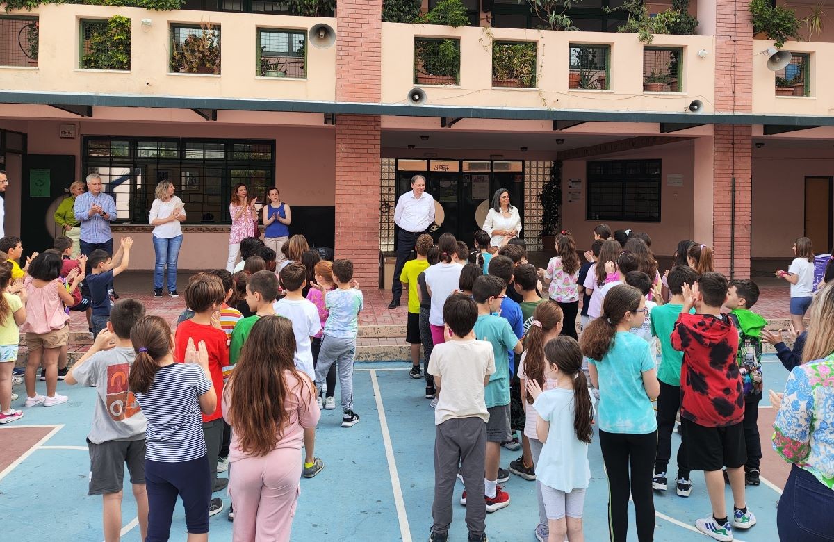 Βράβευση του 10ου Δημοτικού Σχολείου Βύρωνα για την 1η θέση στο Πρωτάθλημα Ανακύκλωσης