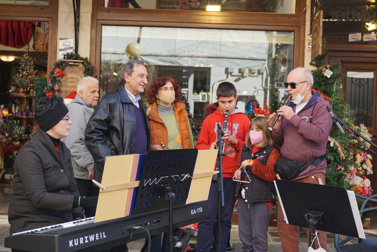 Υπέροχες κλασικές μελωδίες, στην Αγορά Βύρωνα παραμονή Χριστουγέννων!
