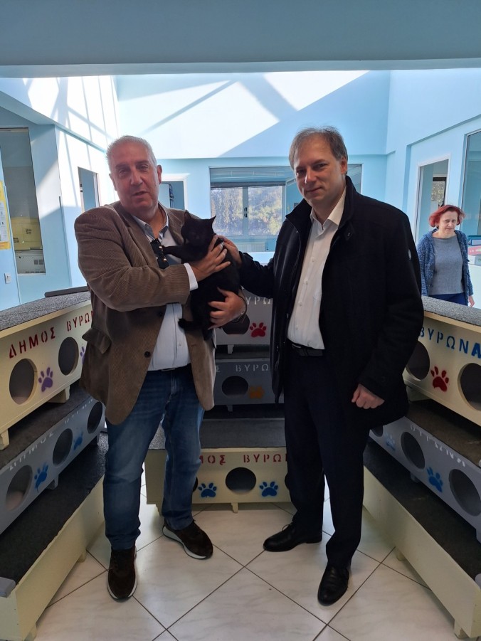 Ο δήμος Βύρωνα κατασκεύασε σπιτάκια για τις αδέσποτες γάτες