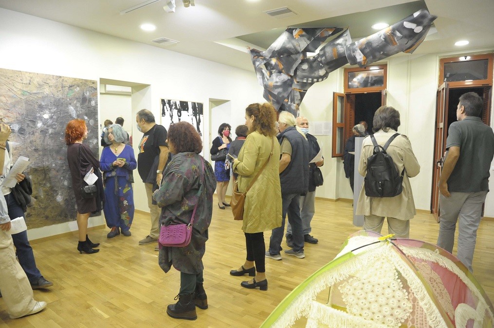 Ξενάγηση για το κοινό τη Δευτέρα 14/11 στην έκθεση «Σπίτι ορθάνοιχτα αφημένο» στο παλιό Δημαρχείο 