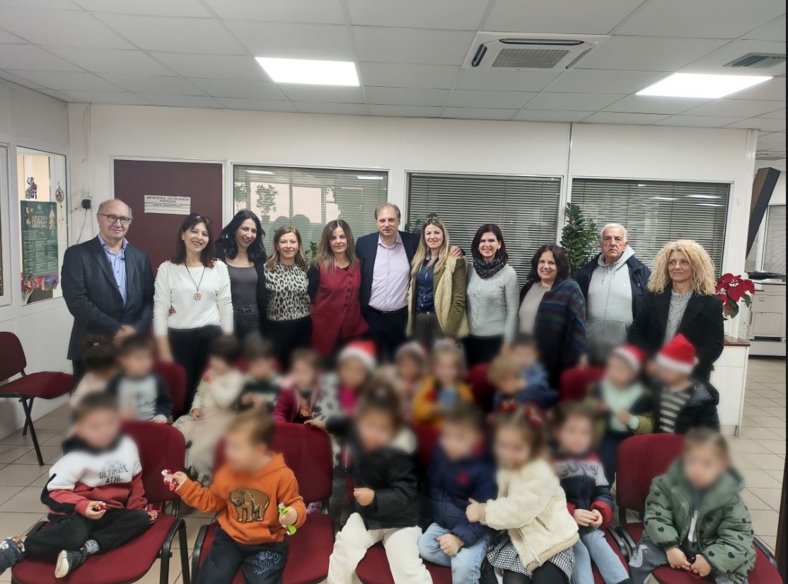 Χριστουγεννιάτικα κάλαντα στο Δημαρχείο από τα παιδιά των Παιδικών Σταθμών