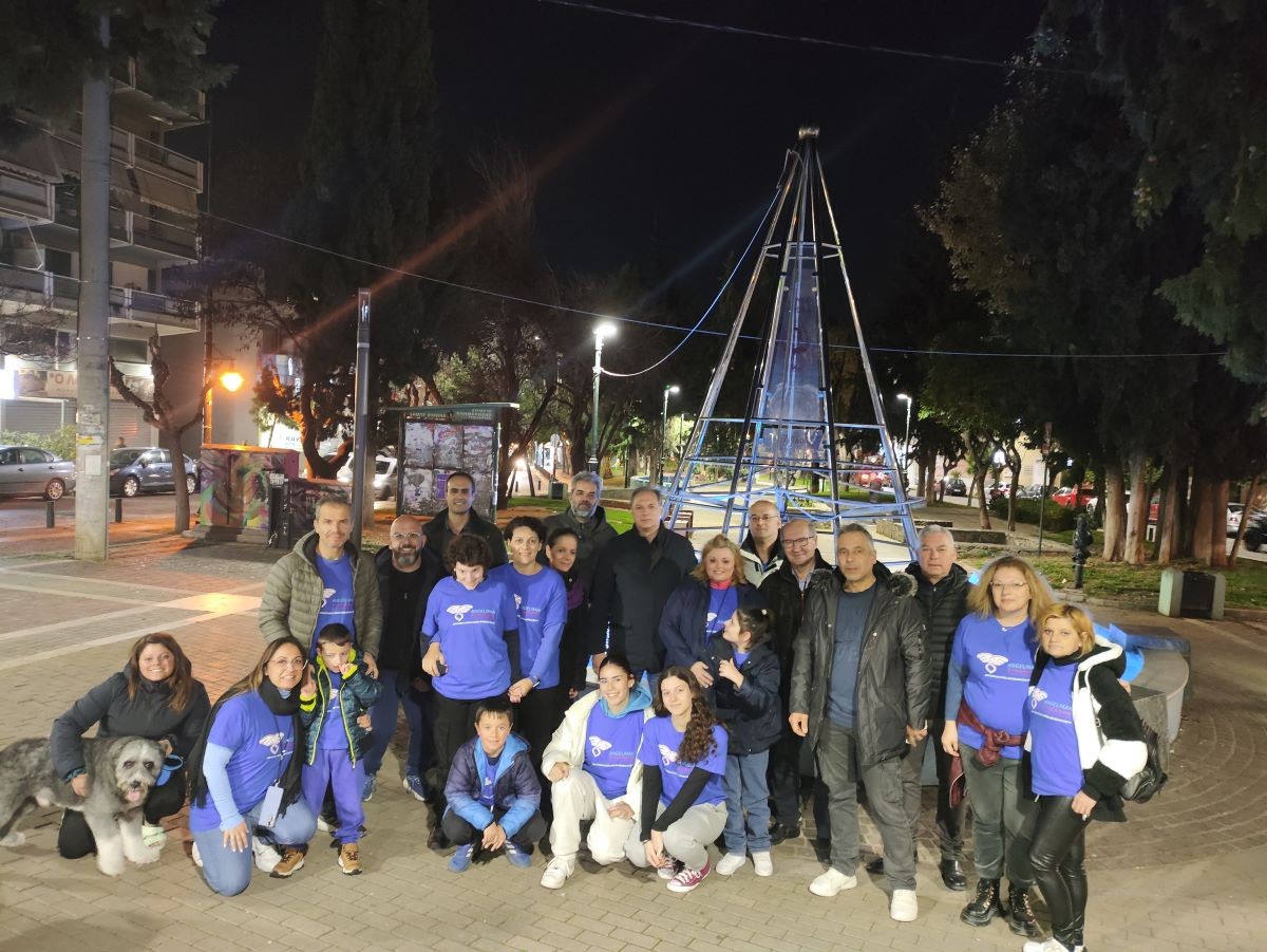  Ο Δήμος Βύρωνα φωταγώγησε το συντριβάνι, έναντι του Δημαρχείου,  ενόψει του εορτασμού της Παγκόσμιας ημέρας για το Σύνδρομο ANGELMAN