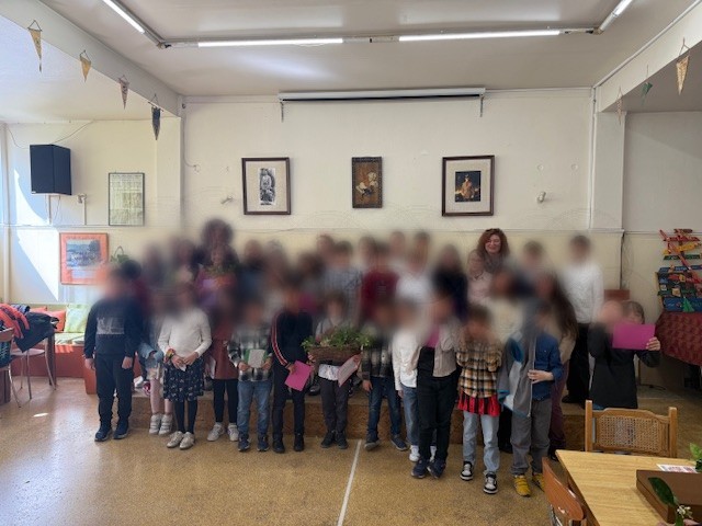 Τα κάλαντα της Πασχαλιάς από το 3ο Δημοτικό Σχολείο Δήμου Βύρωνα στο Κ.Α.Π.Η. Αγίας Τριάδας