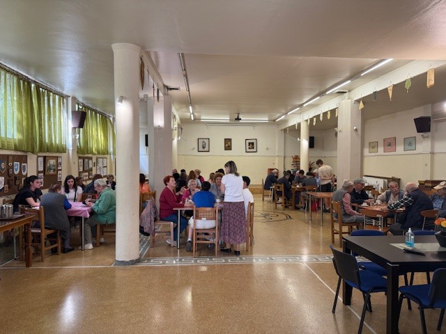 Μαθητές του 1ου ΓΕΛ Βύρωνα δίδαξαν ψηφιακές δεξιότητες στα μέλη του ΚΑΠΗ Αγίας Τριάδας