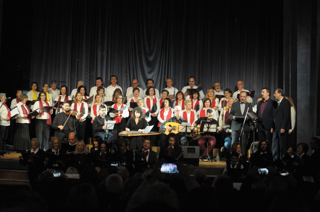 Χριστουγεννιάτικα κάλαντα, παινέματα - τραγούδια και βράβευση του Δημάρχου Γρηγόρη Κατωπόδη 