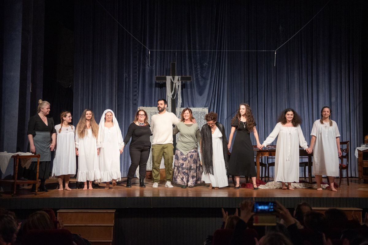 Με μεγάλη επιτυχία παρουσιάστηκε η παράσταση της ΟΜΑΔΑΣ Θ’ΕΡΑΣΤΕΣ “Το σπίτι της Μπερνάρντα Άλμπα”