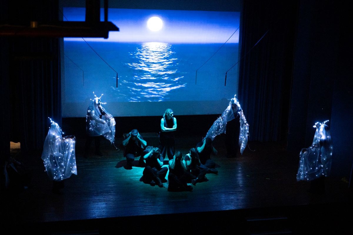 Με μεγάλη επιτυχία παρουσιάστηκε η θεατρική παράσταση «Οδυσσεβάχ», από το Β´ Θεατρικό Εργαστήρι του Δήμου Βύρωνα