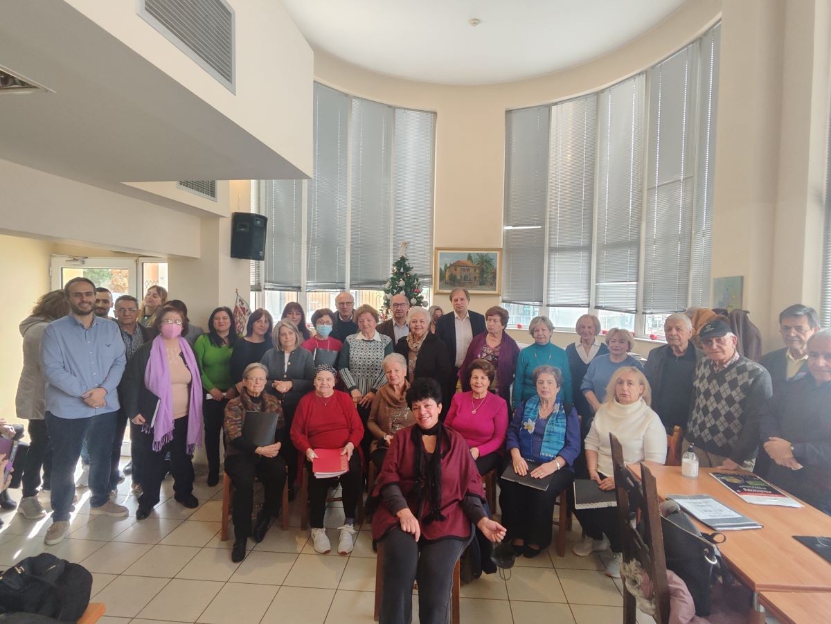 Στολισμός Χριστουγεννιάτικου δέντρου στο ΚΑΠΗ Μεταμόρφωσης