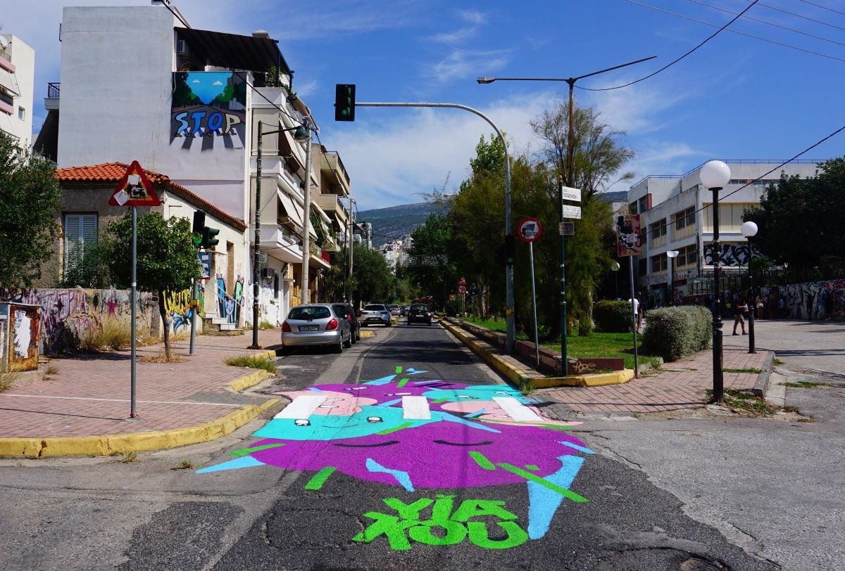 Με μεγάλη επιτυχία ολοκληρώθηκε το asphalt art στα σχολεία της οδού Ταταούλων με street art, μουσική και παιχνίδια!