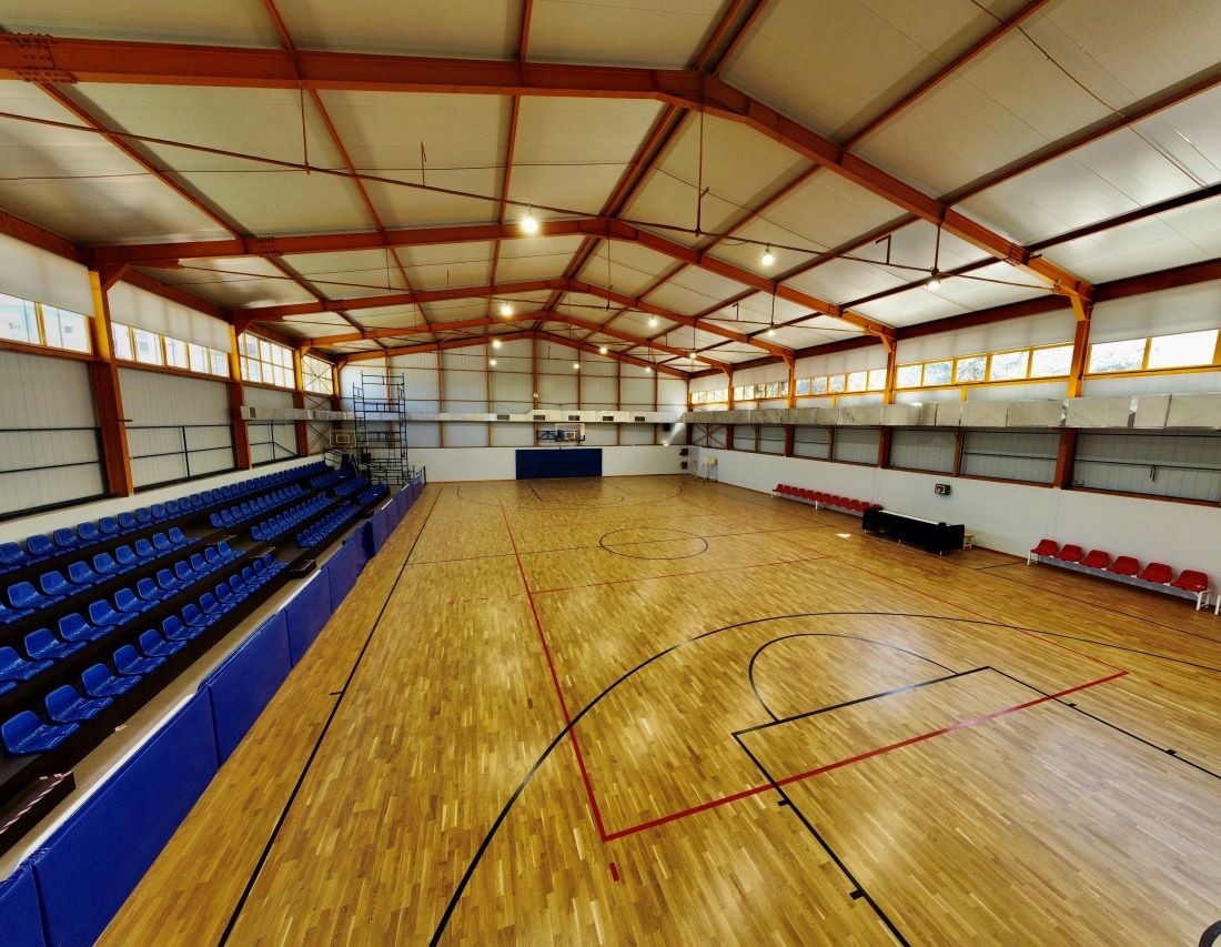 Παραδόθηκε το πλήρως ανακαινισμένο Κλειστό Γυμναστήριο στα σχολεία της Ανάληψης (video)