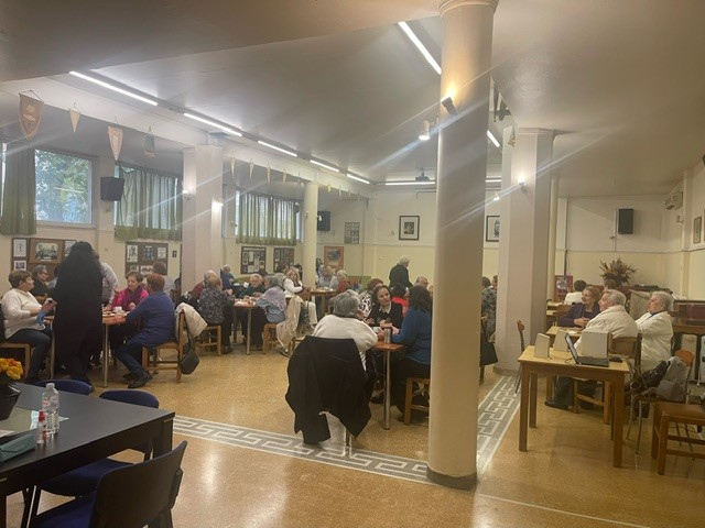 Μια όμορφη απογευματινή συνάντηση γεμάτη ιστορία, γεύση και συζήτηση για το τσάι στο ΚΑΠΗ Αγ. Τριάδας