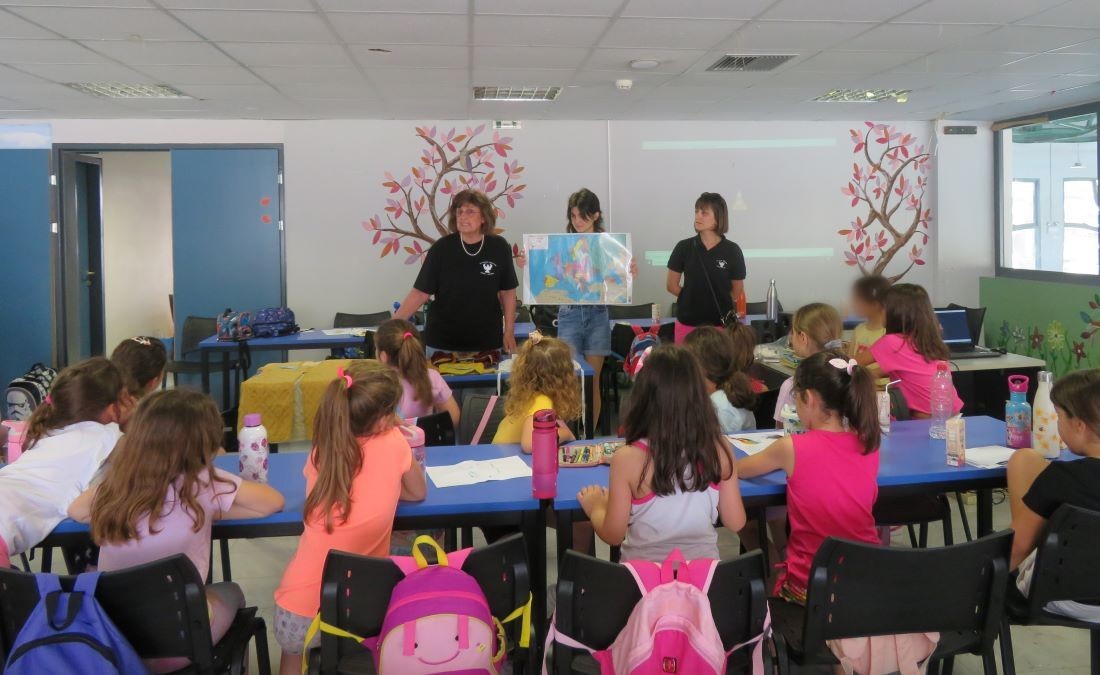 Μάθημα για τη φορεσιά και τους χορούς των ποντίων στο camp του Δήμου Βύρωνα 