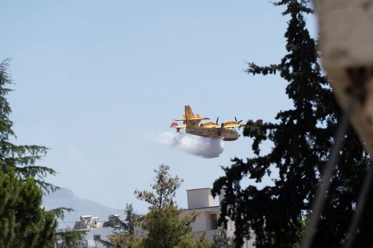 Άμεση κινητοποίηση από τον Δήμο Βύρωνα για την πυρκαγιά στην Πολυτεχνειούπολη Ζωγράφου 