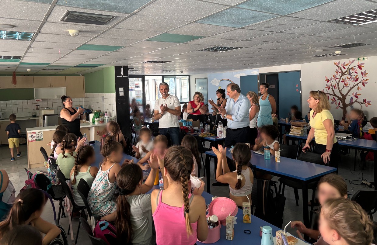 Επίσκεψη του Δημάρχου Βύρωνα Αλέξη Σωτηρόπουλου στα παιδιά που συμμετείχαν στο πρόγραμμα «Καλοκαίρι στην Πόλη 2025» – Λήξη της Β’ Περιόδου