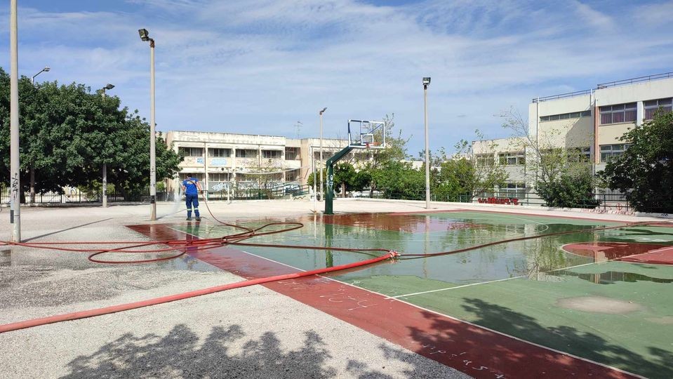 Τελευταίες προετοιμασίες, πριν από το πρώτο κουδούνι της χρονιάς!  