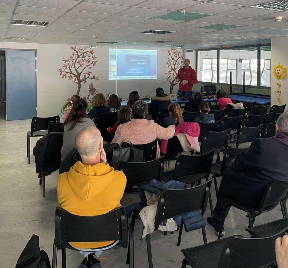 Εκπαιδευτικό σεμινάριο κολύμβησης, στο Δημοτικό Κολυμβητήριο ΧΡΗΣΤΟΣ ΤΑΜΠΑΞΗΣ