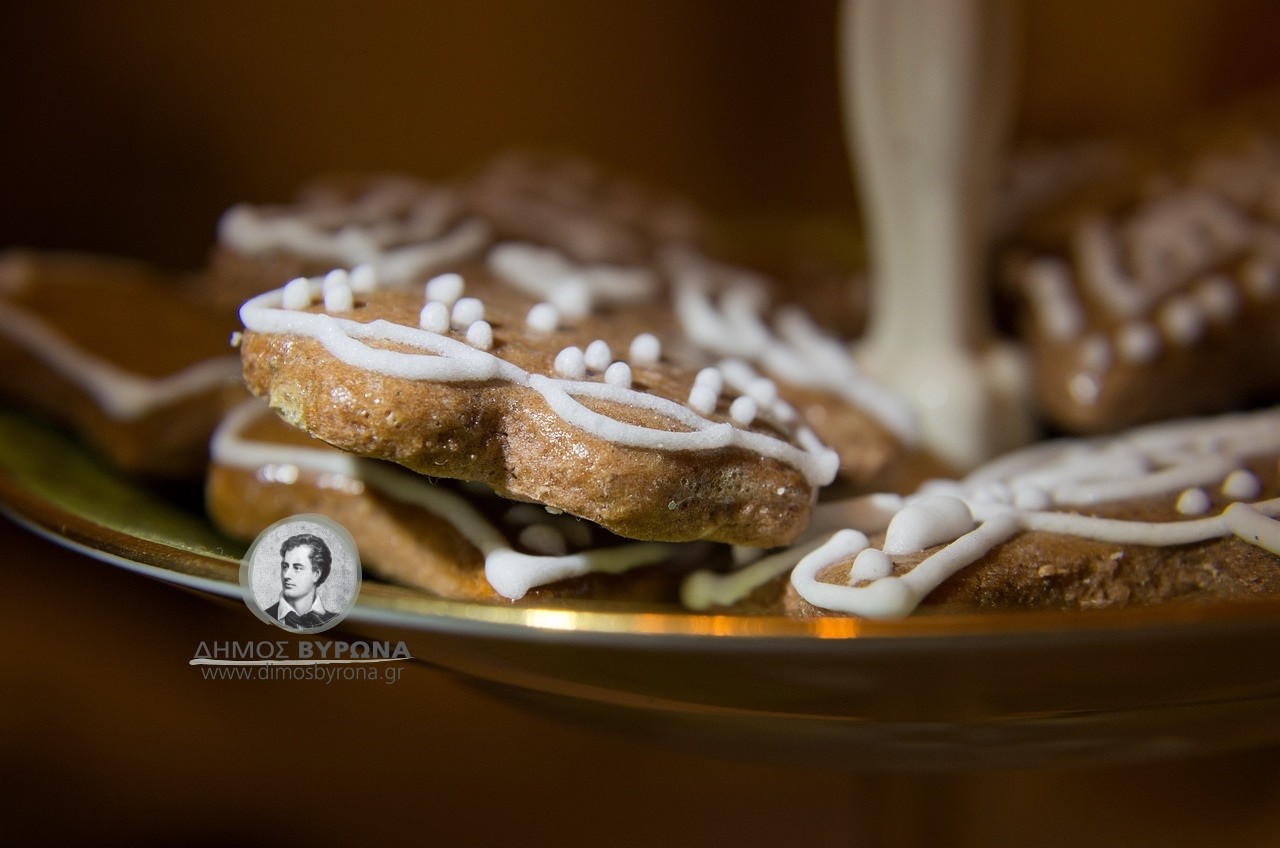 Διανομή γλυκών και τροφίμων στους δικαιούχους της Δομής 