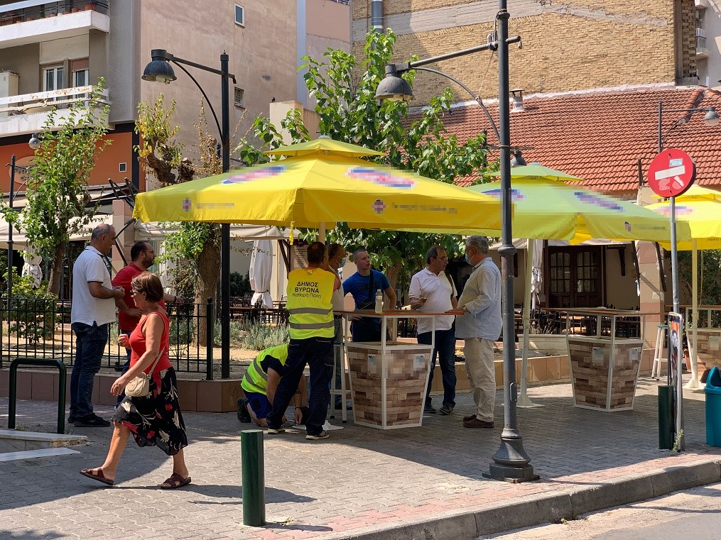 Απομακρύνθηκαν παράνομα τραπεζοκαθίσματα από την Πλατεία Αγίου Λαζάρου