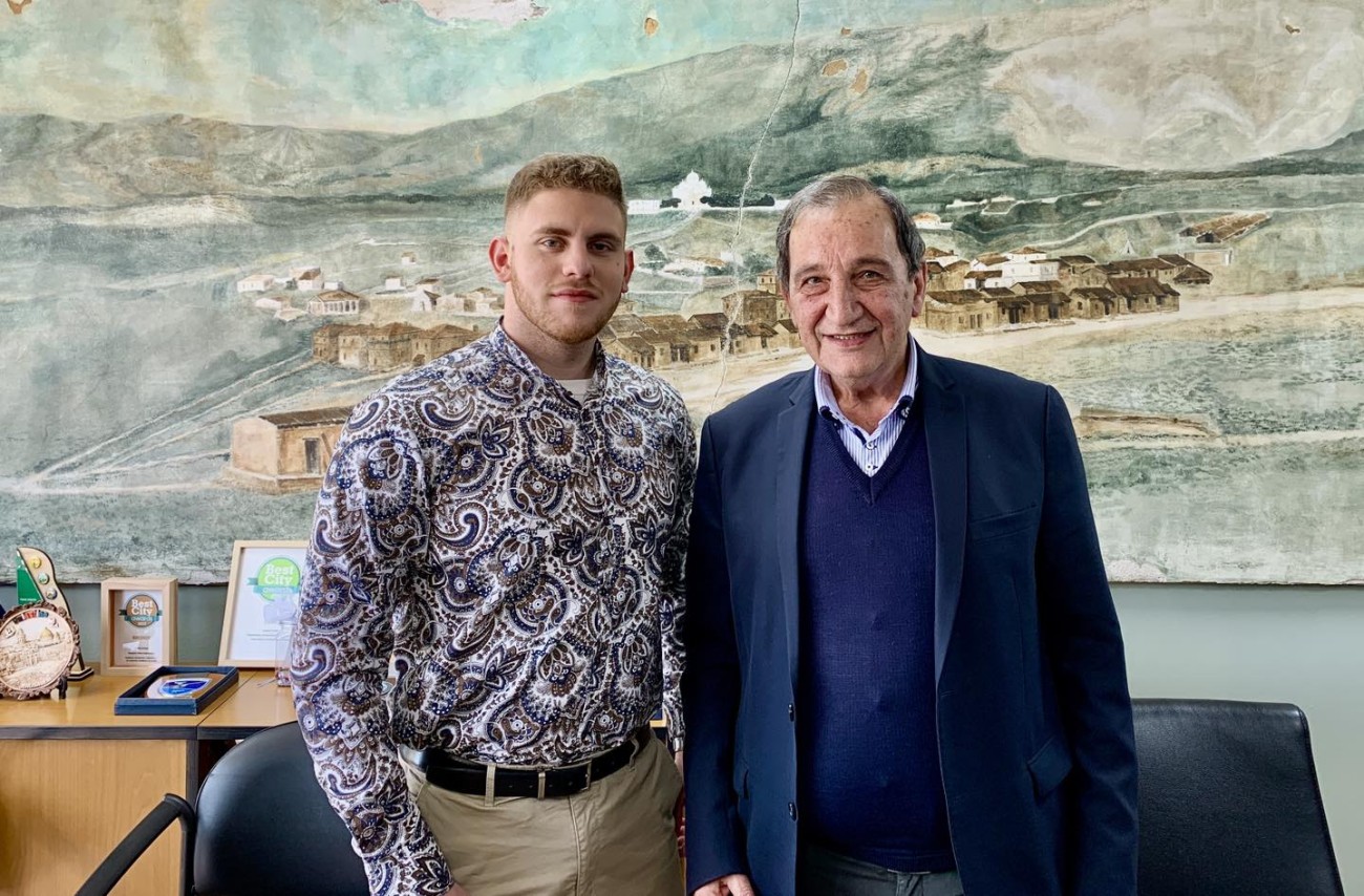 Ο Δήμαρχος Βύρωνα συνεχάρη το Βυρωνιώτη φοιτητή που διέσωσε συνεπιβάτες του στα Τέμπη   