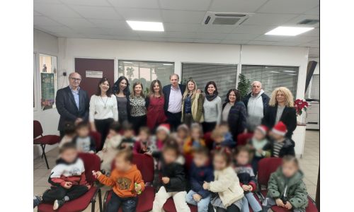 Χριστουγεννιάτικα κάλαντα στο Δημαρχείο από τα παιδιά των Παιδικών Σταθμών