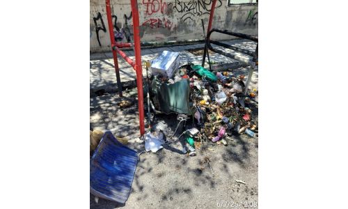 Νέο περιστατικό βανδαλισμού και εμπρησμού κάδων στην οδό Φρυγίας