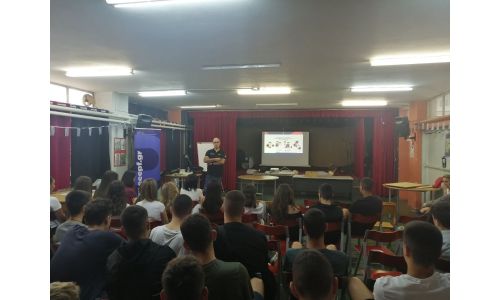 Εκπαιδευτικό Πρόγραμμα Πρώτων Βοηθειών & Καρδιοπνευμονικής Αναζωογόνησης στο Λύκειο Καρέα και στο 3ο Γυμνάσιο Βύρωνα