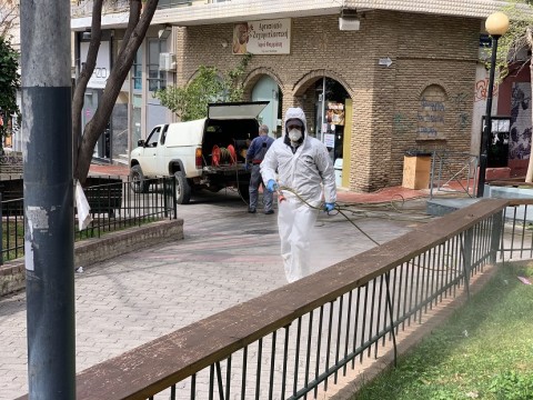 Πραγματοποιήθηκε την Κυριακή απολύμανση εξωτερικών κοινόχρηστων χώρων