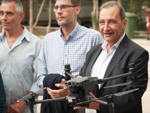 Δύο drones για την εναέρια επιτήρηση του Υμηττού, παρέλαβε ο Δήμος Βύρωνα