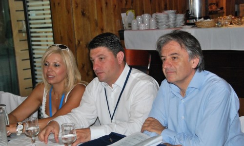 Η Αντιδήμαρχος Πολιτισμού Πηνελόπη Δάφνη, ο Δήμαρχος Βύρωνα Νίκος Χαρδαλιάς και ο Πρόεδρος της Επιτροπής Πολιτισμού της ΤΕΔΚΝΑ και Δήμαρχος Αγίας Παρασκευής Βασίλης Γιαννακόπουλος