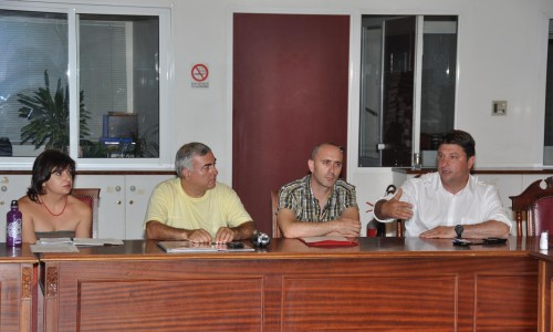 Ο Δήμαρχος Βύρωνα και Πρόεδρος του ΣΠΑΥ Ν. Χαρδαλιάς με το στέλεχος των Οικολόγων Πρασίνων Ν. Χρυσόγελος και τα μέλη των Ο.Π. Μ. Βιτωράκη και Ηλ. Κυριακόπουλος