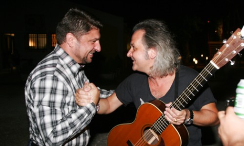 Ο Δήμαρχος Βύρωνα Νίκος Χαρδαλιάς με το Χρήστο Θηβαίο