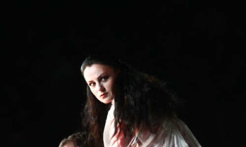 <i>Οιδίπους τύραννος</i> με τον Κωνσταντίνο Μαρκουλάκη και την Καριοφυλλία Καραμπέτη στους πρωταγωνιστικούς ρόλους