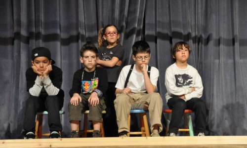 Από την παράσταση <i>Μια βόλτα στο Μουσείο</i> από τους μαθητές των 5ου και 11ου Δημοτικών Σχολείων