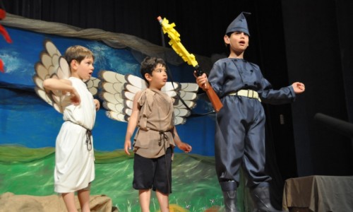 Από την παράσταση <i>Πλούτος</i> από τους μαθητές του 12ου Νηπιαγωγείου