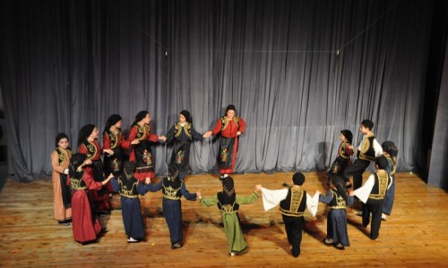 Δημοτικοί παραδοσιακοί χοροί από την Ήπειρο από τους μαθητές του 10ου Δημοτικού Σχολείου