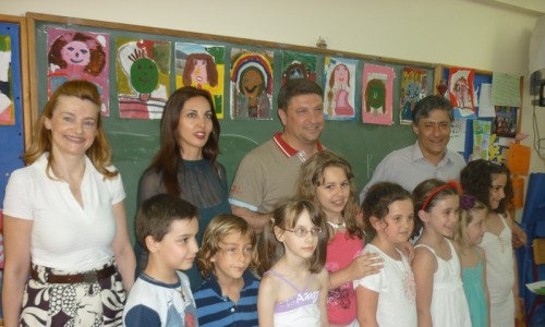 Η Αντιδήμαρχος Παιδείας Τζένη Παυλάκου-Παναγιωτοπούλου, η Αντιδήμαρχος Δημοσίων Σχέσεων Ιουλία Κιούπη, ο Δήμαρχος Βύρωνα Νίκος Χαρδαλιάς και ο Διευθυντής του 10ου Δημοτικού Κωνσταντίνος Καράς