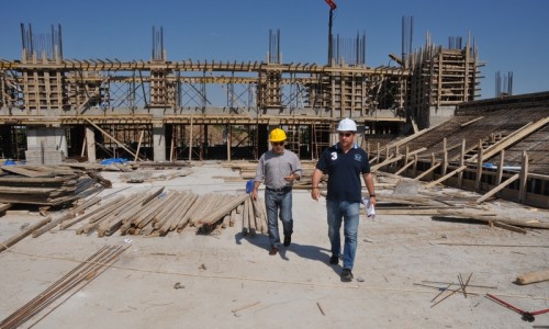 Ο Δήμαρχος Βύρωνα επιθεωρεί τα έργα για το νέο Κλειστό Γυμναστήριο Καρεά