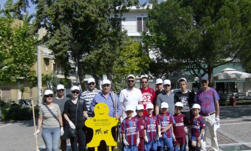 Συγκέντρωση των εθελοντών στην πλατεία Τσιρακοπούλου