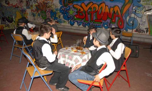 Αφιέρωμα στον Μάρκο Βαμβακάρη και το ρεμπέτικο τραγούδι από το 8ο Δημοτικό