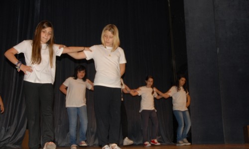 Στις 7 Μαΐου, τη σκυτάλη πήραν οι μαθητές του 4ου Δημοτικού που παρουσίασαν παραδοσιακούς χορούς...