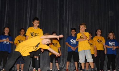 ... αλλά και χορευτικό πρόγραμμα Hip Hop.