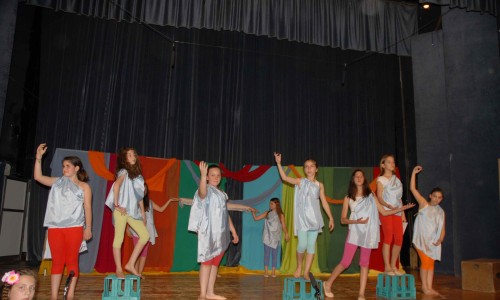 και ολοκληρώθηκε με τους μαθητές του 10ου Δημοτικού και την <i>Μαγική Λέξη</i>. 