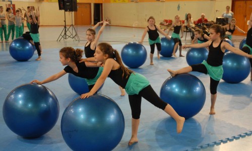 Γυμναστικές επιδείξεις από την Ένωση Βύρωνα