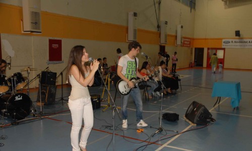 Με ροκ μελωδίες ολοκληρώθηκε η τελετή λήξης...