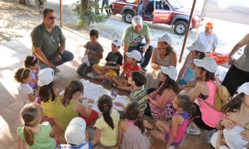 Ο συγγραφέας Βαγγέλης Ηλιόπουλος και ο Αντιδήμαρχος Περιβάλλοντος Μίλτος Μπαντής μίλησαν στα παιδιά για την προστασία του περιβάλλοντος