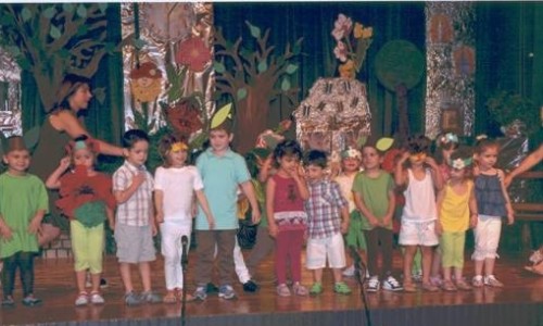  Με την «Ντενεκεδούπολη» και τη «Φωτεινούπολη» ολοκλήρωσαν τη φετινή χρονιά τα παιδιά του 8ου ΔΠΣ.